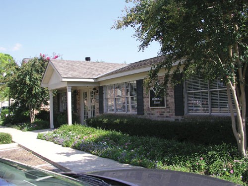 Colonial Plaza Apartments